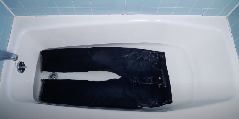 Как стирать джинсы правильно