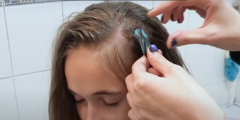 Как убрать пластилин с одежды, ковра, волос и&nbsp;обоев