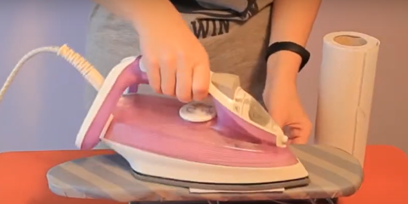 Как убрать пластилин с одежды, ковра, волос и&nbsp;обоев