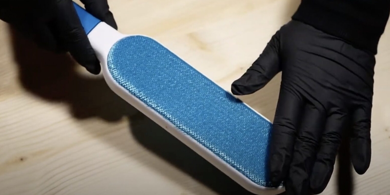 Как убрать шерсть с одежды без ролика